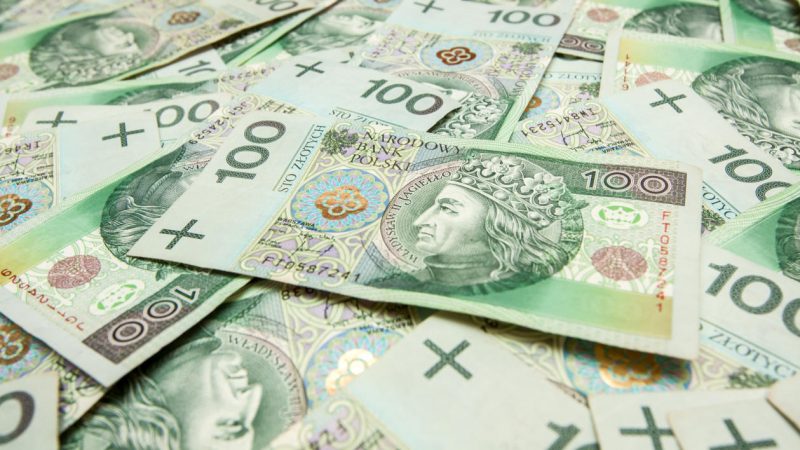 Ile średnio zarabiają Polacy według GUS?