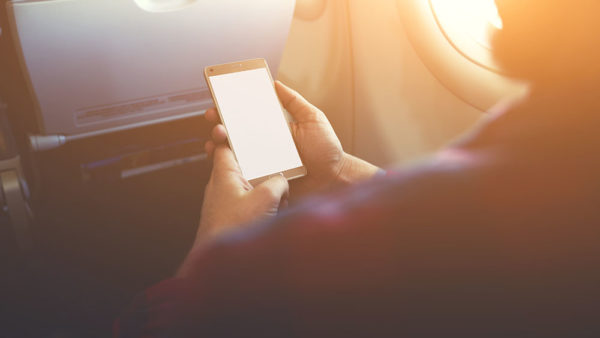 Ile kosztuje pokładowe Wi-Fi i w których liniach lotniczych jest bezpłatne?