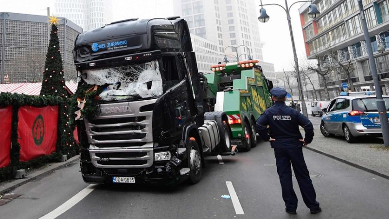 Zamach w Berlinie przy pomocy polskiej ciężarówki: 12 osób nie żyje, 48 rannych