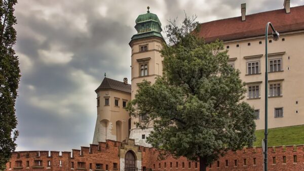 Dlaczego warto kupić bilety wstępu na Wawel?