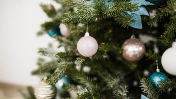 W jaki sposób ozdobić drzewko świąteczne?