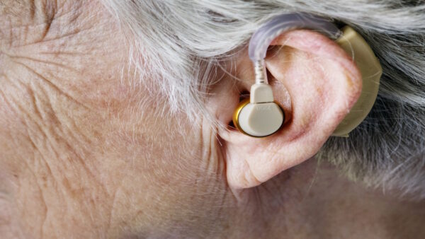 Modele aparatów słuchowych dla osób starszych